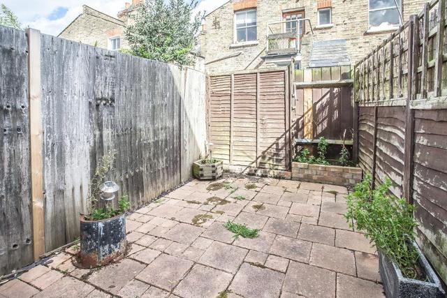  Image of 2 bedroom Flat for sale in Oaklands Grove London W12 at Shepherds Bush  London, W12 0JB