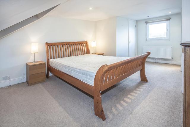  Image of 2 bedroom Flat for sale in Oaklands Grove London W12 at Shepherds Bush  London, W12 0JB