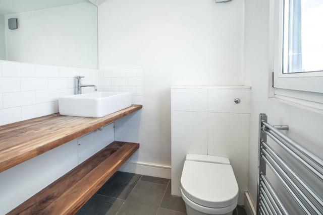  Image of 2 bedroom Flat for sale in Oaklands Grove London W12 at Shepherds Bush  London, W12 0JB