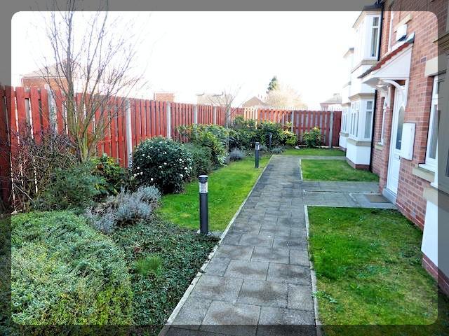  Image of 2 bedroom Flat to rent in Penshurst Avenue Hessle HU13 at Hessle  Hull, HU13 9EN