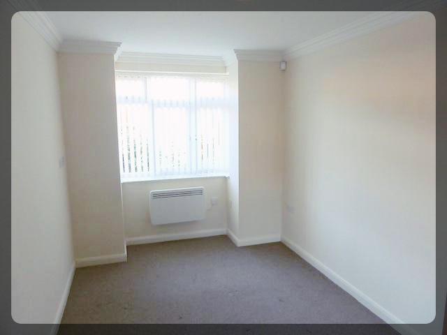  Image of 2 bedroom Flat to rent in Penshurst Avenue Hessle HU13 at Hessle  Hull, HU13 9EN