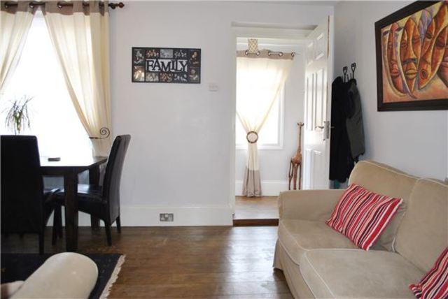  Image of 3 bedroom Terraced house for sale in Pipewell Road Carshalton SM5 at Surrey, SM5 1EY