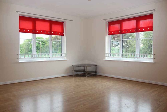  Image of 2 bedroom Flat to rent in Queens Crescent Livingston EH54 at Livingston West Lothian West Lothian, EH54 8EF