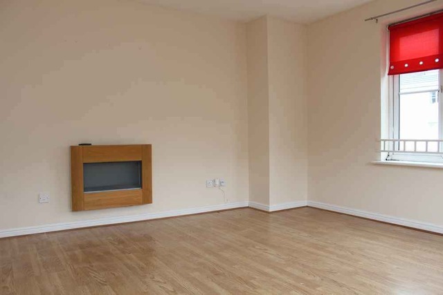  Image of 2 bedroom Flat to rent in Queens Crescent Livingston EH54 at Livingston West Lothian West Lothian, EH54 8EF