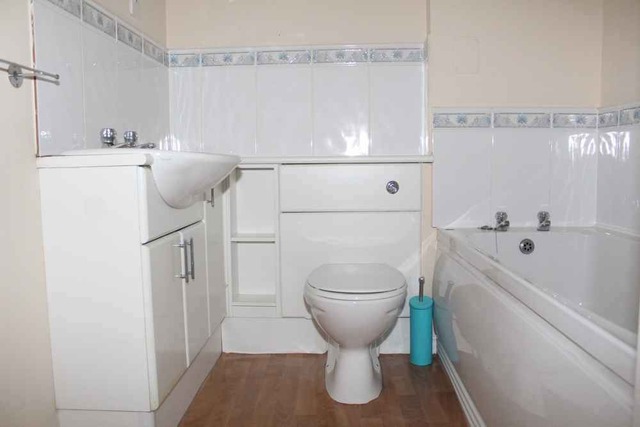  Image of 2 bedroom Flat to rent in Queens Crescent Livingston EH54 at Livingston West Lothian West Lothian, EH54 8EF
