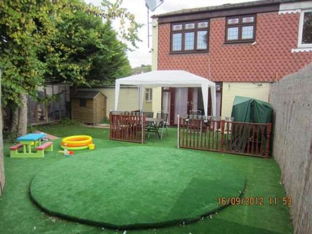  Image of 3 bedroom End of Terrace to rent in Rainham Road North Dagenham RM10 at Rainham Road North  Dagenham, RM10 7EH