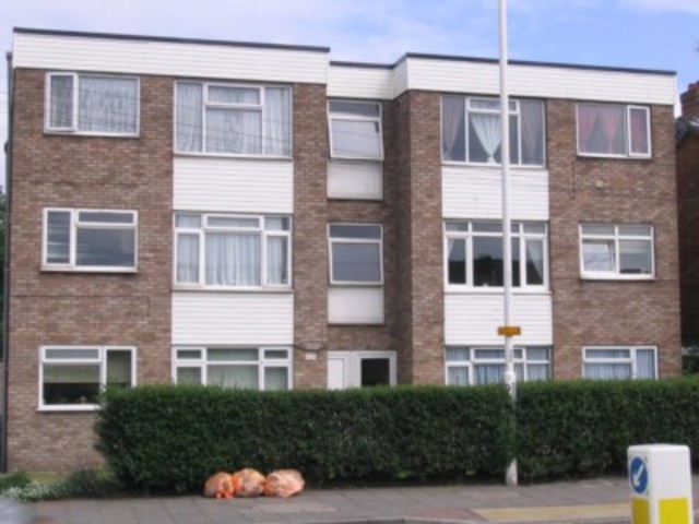  Image of 2 bedroom Flat to rent in Rainham Road South Dagenham RM10 at Rainham Road South  Dagenham, RM10 8AH