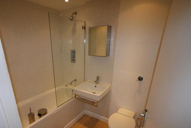  Image of 1 bedroom Flat to rent in Rainville Road London W6 at Hammersmith  London, W6 9HJ