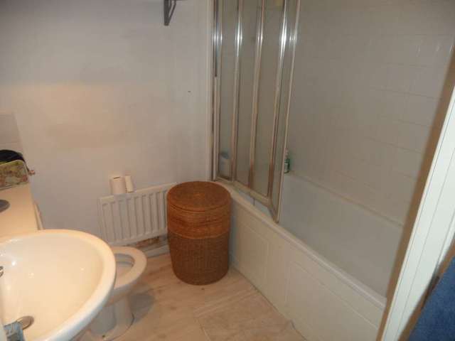  Image of 1 bedroom Flat to rent in Spring Place Barking IG11 at Rill Court  Barking, IG11 7GJ