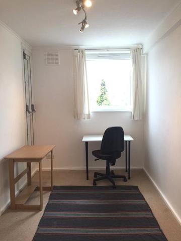  Image of 3 bedroom Flat to rent in Rusholme Grove London SE19 at Dulwich Wood Avenue  Upper Norwood, SE19 1HZ