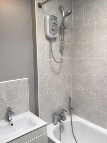  Image of 3 bedroom Flat to rent in Rusholme Grove London SE19 at Dulwich Wood Avenue  Upper Norwood, SE19 1HZ