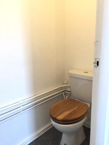  Image of 3 bedroom Flat to rent in Rusholme Grove London SE19 at Dulwich Wood Avenue  Upper Norwood, SE19 1HZ