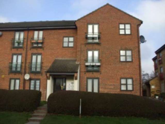  Image of 1 bedroom Flat to rent in Shafter Road Dagenham RM10 at Shafter Road  Dagenham, RM10 8SE