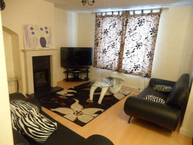  Image of 2 bedroom Semi-Detached house to rent in Sheppey Road Dagenham RM9 at Sheppey Road Becontree Dagenham, RM9 4LA