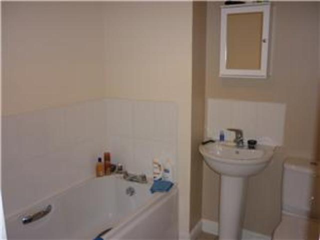  Image of 2 bedroom Flat to rent in Shields Road Glasgow G41 at Pollokshields Glasgow Glasgow, G41 1NW