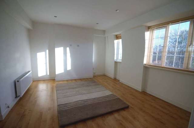  Image of 1 bedroom Flat to rent in Spencer Road London SW20 at Spencer Road  London, SW20 0QW