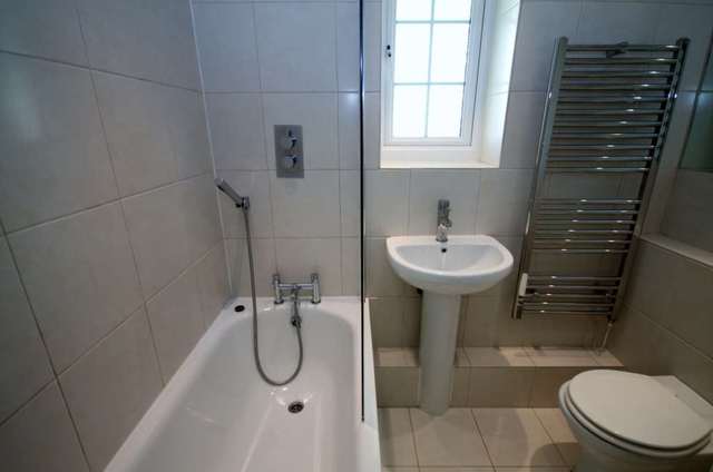  Image of 1 bedroom Flat to rent in Spencer Road London SW20 at Spencer Road  London, SW20 0QW