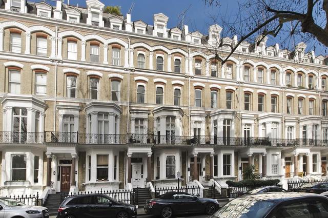  Image of 4 bedroom Flat to rent in Vicarage Gate London W8 at Vicarage Gate  London, W8 4HH