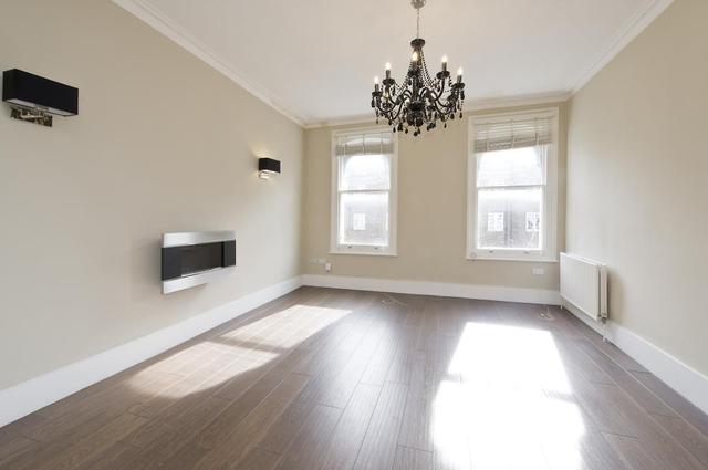  Image of 4 bedroom Flat to rent in Vicarage Gate London W8 at Vicarage Gate  London, W8 4HH