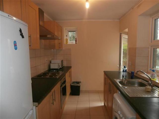  Image of 4 bedroom Apartment to rent in Westridge Road Southampton SO17 at Portswood, SO17 2HP