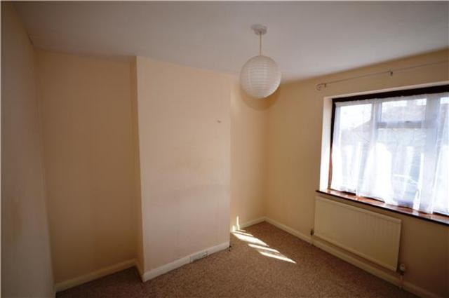  Image of 3 bedroom Semi-Detached house to rent in Windborough Road Carshalton SM5 at Surrey, SM5 4QJ
