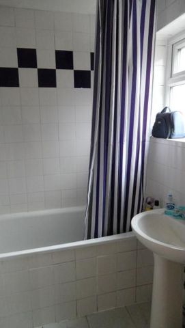  Image of Studio flat to rent in Fordwych Road London NW2 at London, NW2 3TL