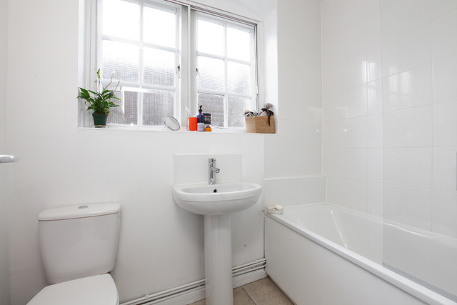  Image of 2 bedroom Apartment for sale in Herne Hill London SE24 at Herne Hill  Herne Hill, SE24 9QJ