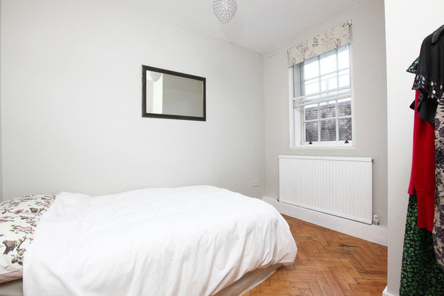  Image of 2 bedroom Apartment for sale in Herne Hill London SE24 at Herne Hill  Herne Hill, SE24 9QJ