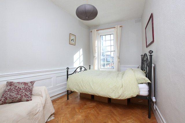  Image of 2 bedroom Apartment for sale in Herne Hill London SE24 at Herne Hill  Herne Hill, SE24 9QJ