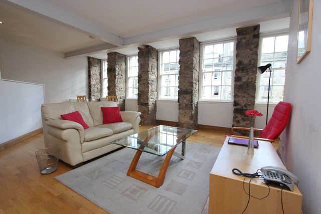  Image of 1 bedroom Flat to rent in High Street Edinburgh EH1 at Old Town Edinburgh Edinburgh, EH1 1PZ