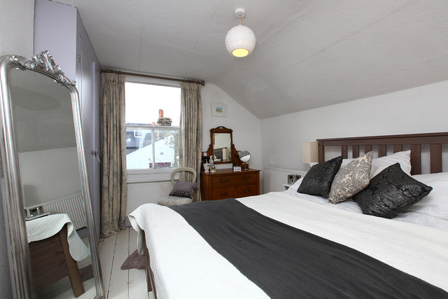  Image of 3 bedroom Apartment for sale in Strathleven Road London SW2 at Strathleven Road  Brixton, SW2 5LA
