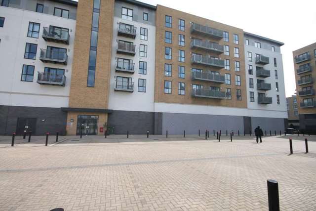 Image of 2 bedroom Apartment to rent in Clydesdale Way Belvedere DA17 at Clydesdale Way  Belvedere, DA17 6FB