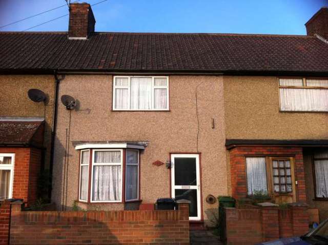  Image of 3 bedroom Terraced house to rent in Goresbrook Road Dagenham RM9 at Goresbrook Rd  Dagenham, RM9 6XD