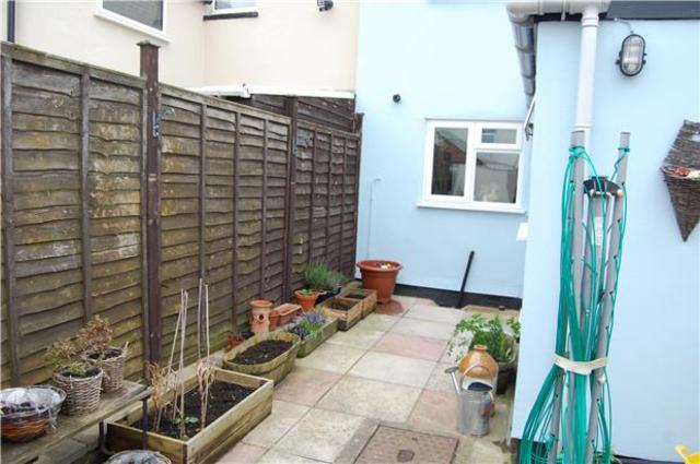  Image of 2 bedroom Terraced house to rent in Hungerford Street Cheltenham GL50 at Gloucestershire, GL50 4HN