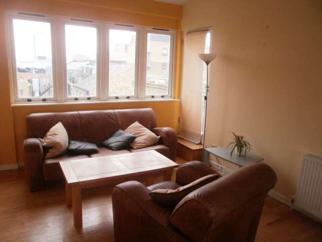  Image of 2 bedroom Penthouse to rent in Lafone Street London SE1 at Lafone Street London Bridge London, SE1 2NA