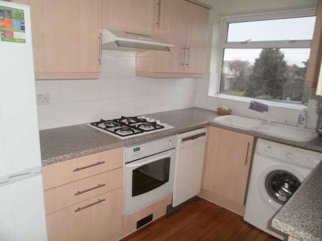  Image of 2 bedroom Flat to rent in Manor Road Dagenham RM10 at Manor Rd  Dagenham, RM10 8AU