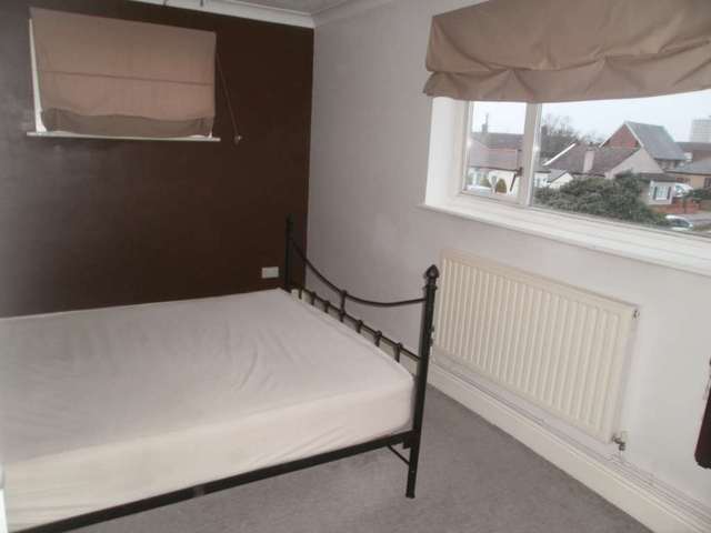  Image of 2 bedroom Flat to rent in Manor Road Dagenham RM10 at Manor Rd  Dagenham, RM10 8AU