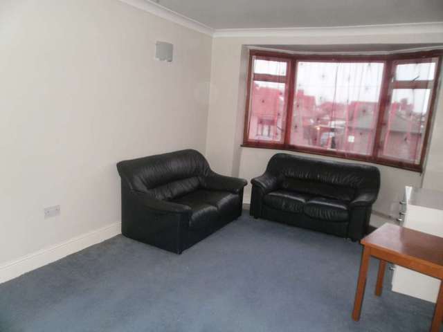  Image of 2 bedroom Flat to rent in Manor Road Dagenham RM10 at Manor Rd  Dagenham, RM10 8AU