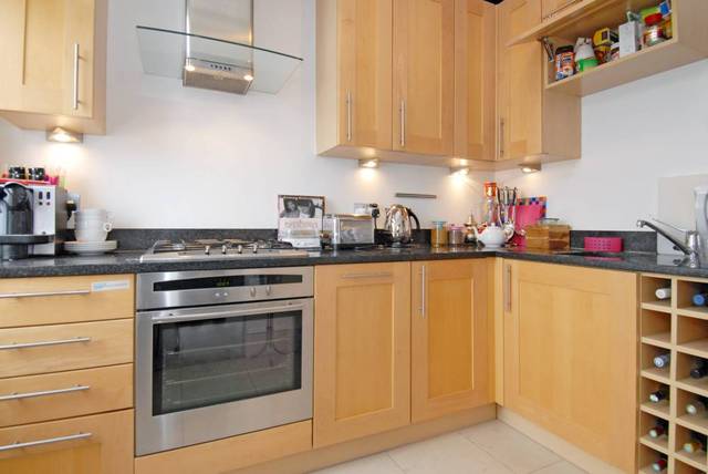  Image of 2 bedroom Flat to rent in Palace Gardens Terrace London W8 at Palace Gardens Terrace  London, W8 4RS