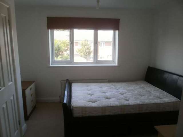  Image of 2 bedroom Flat to rent in St. Mark
