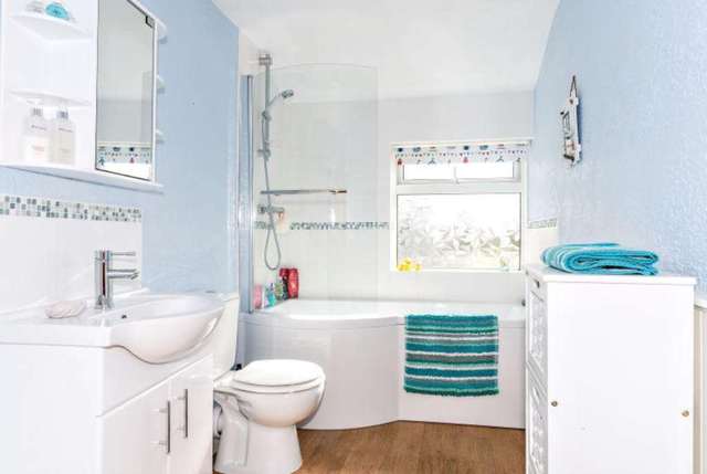  Image of 4 bedroom Cottage for sale in Strike Lane Freckleton Preston PR4 at Strike Lane Freckleton Preston, PR4 1HR