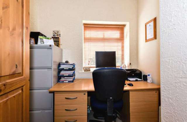  Image of 4 bedroom Cottage for sale in Strike Lane Freckleton Preston PR4 at Strike Lane Freckleton Preston, PR4 1HR