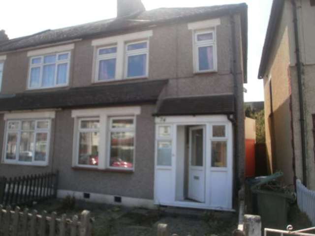  Image of 3 bedroom Terraced house to rent in Westminster Gardens Barking IG11 at Westminister Gardens Creekmouth Barking, IG11 0BL
