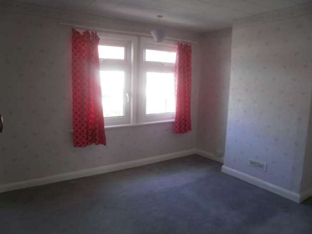  Image of 3 bedroom Terraced house to rent in Westminster Gardens Barking IG11 at Westminister Gardens Creekmouth Barking, IG11 0BL