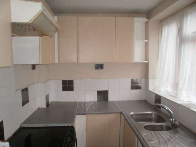  Image of 3 bedroom End of Terrace to rent in Woodward Road Dagenham RM9 at Woodward Rd Becontree Dagenham, RM9 4SU