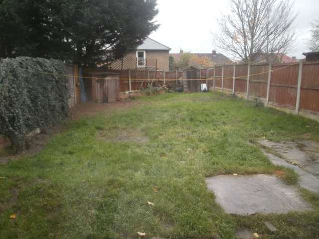  Image of 3 bedroom End of Terrace to rent in Woodward Road Dagenham RM9 at Woodward Rd Becontree Dagenham, RM9 4SU