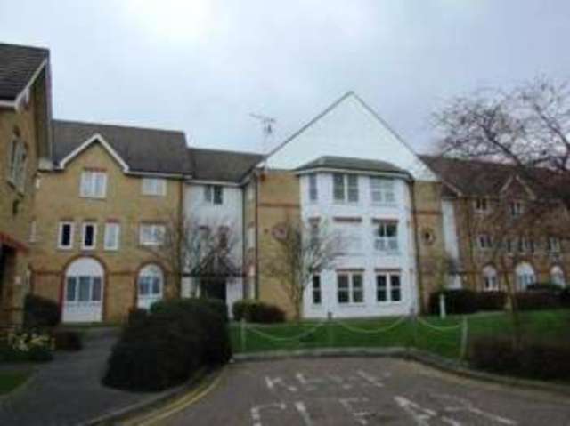  Image of 1 bedroom Flat for sale in Cambridge Road Southend-on-Sea SS1 at 140 Cambridge Road Southend-on-Sea Southend-on-Sea, SS1 1HP