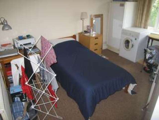  Image of 2 bedroom Property to rent in Roseland Crescent Exeter EX1 at Roseland Crescent Heavitree Exeter, EX1 2TJ