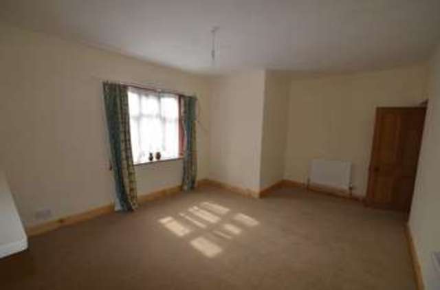  Image of 3 bedroom Flat to rent in South Street South Molton EX36 at South Street  South Molton, EX36 4AG