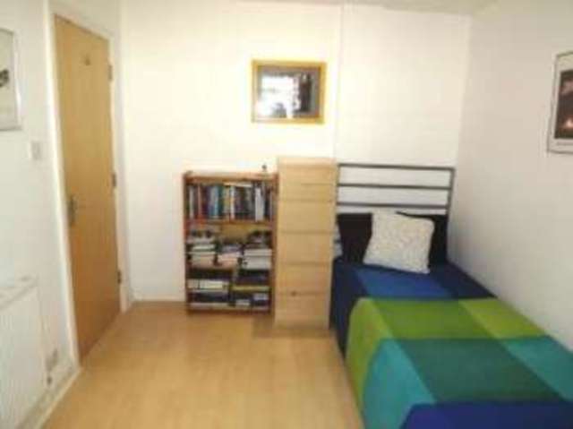  Image of 2 bedroom Flat for sale in London Road Portsmouth PO2 at 373 London Road Portsmouth North End, PO2 9HJ